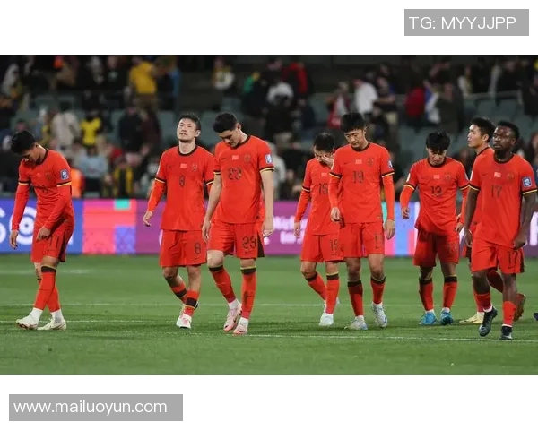 中国足球队迎战世界强队 展现全新战术布局力争突破世界杯门槛