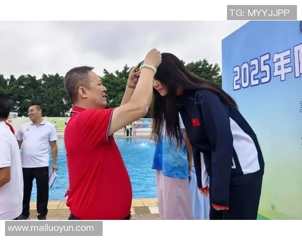 精彩泳池对决！游泳比赛中的速度与技巧较量，谁能摘得桂冠？