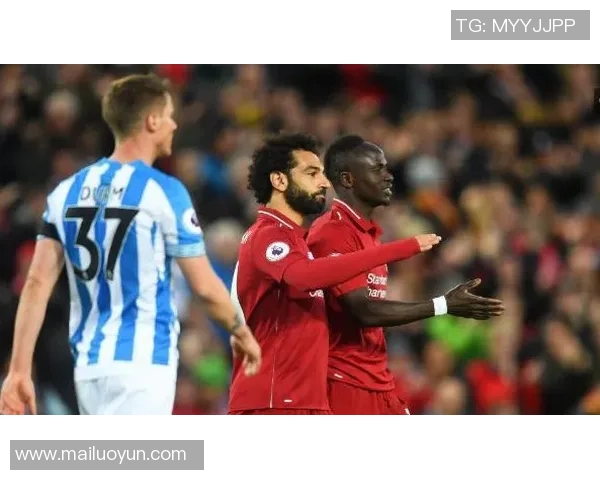 足坛焦点：梅西复出引发全球关注 曼联与巴萨争夺冠军之路更激烈