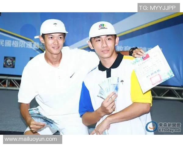 重庆滑板队在全国团队协作排行榜中荣获第七名展现出色实力与团结精神 重庆滑板队在全国团队协作排行榜中荣获第七名展现出色实力与团结精神